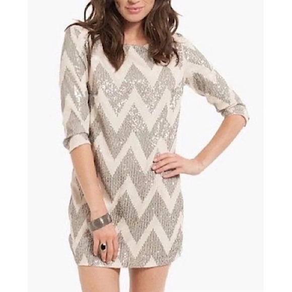 Francesca’s Collections Sequence Silver & Cream Dress Mid Length Sleeve Size S - Picture 2 of 13